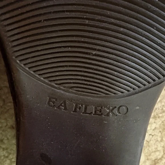 Enzo Angiolini Women’s Dark Brown Oxfords - Picture 6 of 6